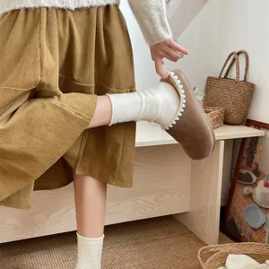 Comfortable white ribbed mid-tube socks for women, soft solid color cotton socks for autumn.