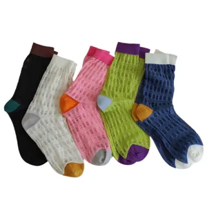 Sommer atmungsaktive hohle Mesh Wadenstrümpfe für Damen, bunte Patchwork dünne süße Socken.