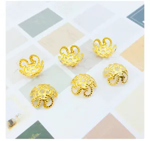 Goldfarbene filigrane Perlonkappen hohle Metallblumen Endkappen für DIY Schmuck Zubehör