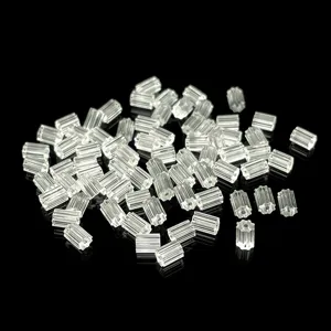 Dos de boucles d'oreilles en plastique transparent en vrac pour la fabrication de bijoux DIY.