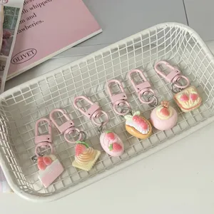 Joli ensemble de porte-clés dessert fraise de dessin animé, pendentif sac gâteau en résine.