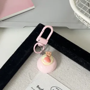 Mignon porte-clés dessert fraise résine gâteau sac pendentif rose dessin animé accessoire.