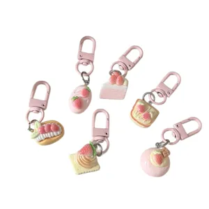 Jolis porte-clés dessert fraise de dessin animé, pendentifs de sac kawaii et charmants.