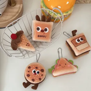 Leuke pluche voedsel sleutelhanger set met toast en koekje ontwerpen voor schattige tasaccessoires.