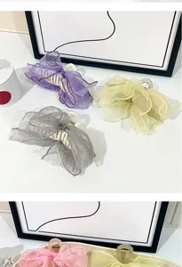 Molla per capelli con fiocco doppio in rete color caramella moda autunno inverno dettaglio