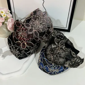 Fascia per capelli larga in pizzo per donna, elegante cerchietto ricamato floreale, accessori neri.