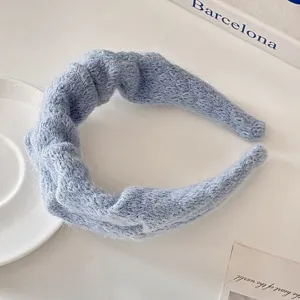 Cerchietto largo in maglia chic azzurro chiaro, fascia per capelli testurizzata per stile quotidiano.