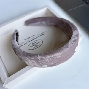 Wide velvet headband for women, thick padded hair hoop with elegant retro style and soft touch.