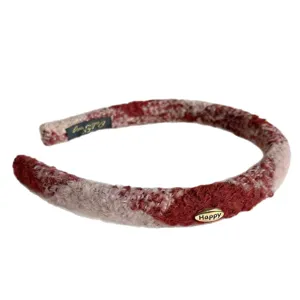 Rotes gestricktes flauschiges Haarband für Damen, süßer Winter Haarreif mit Metall-Schmuck.