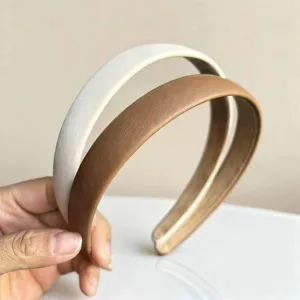 Close-up detail shot of minimalist retro PU leather hair hoop, simple design, versatile style.