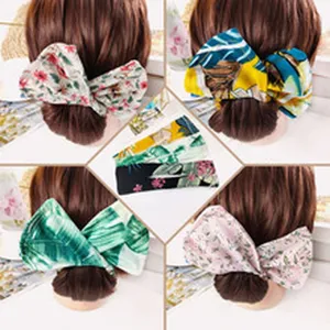 Dettaglio per capelli a fiori, accessori per capelli in tessuto eleganti per acconciature quotidiane.