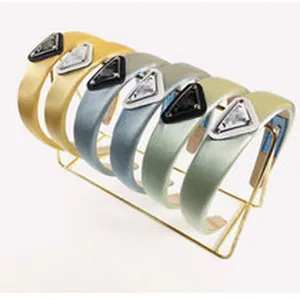 Cerchietto per capelli largo ed elegante in tessuto con design a triangolo metallico donna