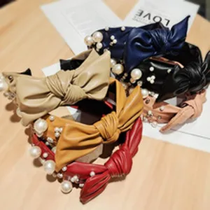 Modieuze kunstlederen geknoopt haarbanden met parel decoratie voor dagelijks haar.