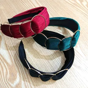 Velvet headband with metal rings, soft fabric hair hoop for women and daily fashion accessories.