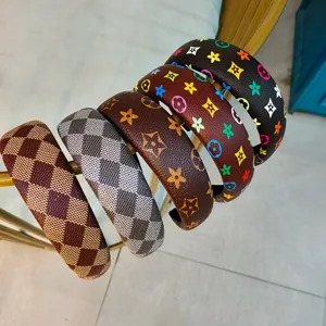 Stijlvolle brede haarband set met klassieke ruit en monogram patronen voor dames.