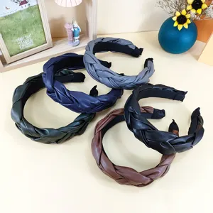 Serre-tete tresse en cuir PU tendance pour femme, accessoire de coiffure elegant et anti-derapant.
