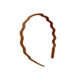 Brown wavy plastic headband for women, trendy non-slip hair hoop for daily styling and outdoor wear.