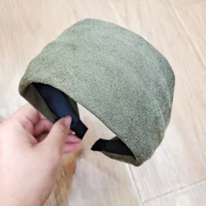 Wide green suede headband for women, soft fabric hair hoop, stylish daily hair accessory.