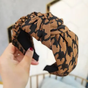 Classic retro houndstooth knotted headband for women, stylish daily fashion hair accessory.