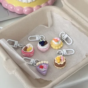 Schattige 3D taart sleutelhanger set, miniatuur dessert hars tas bedels, stijlvol koppel cadeau.