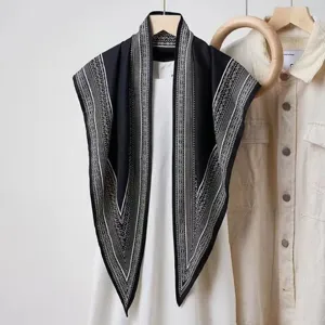 Mode Satin Dreiecksschal Damen Geometrischer Druck Kopftuch Leichter Halstuch Büro Schal Tägliche Dekoration