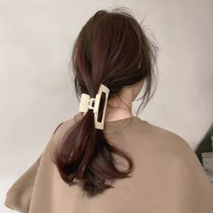 Molla per capelli rettangolare minimalista, grande pinza opaca per acconciature eleganti.