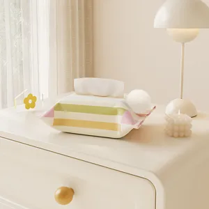 Scatola di fazzoletti in tessuto a righe stile coreano con pompon per la casa accogliente.