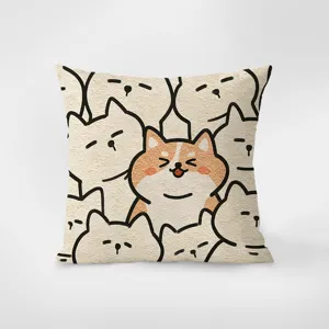 Gros plan détaillé de la housse de coussin animal de dessin animé en velours doux.