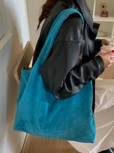 Sac cabas d'épaule en velours turquoise avec doublure léopard, grand sac souple tendance.