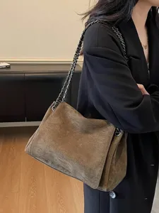 Einfashion braune Veloursleder Umhängetasche für Damen, elegante Kettentasche Handtasche.