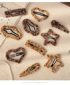 Ensemble de pinces à cheveux en peluche imprimé léopard, jolies barrettes cœur et étoile.