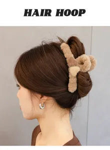 Plush hair claw clip detail shot, cute heart design for autumn and winter hairstyles.