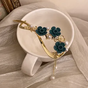 Elegant metal hair claw clip with dark green flocked flowers and pearls for women styling