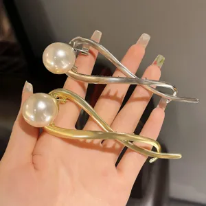 Elegante pinza de pelo de metal perlada pinza cola de pez para mujeres peinado elegante