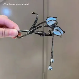 Elegant metal tulip hair clip with rhinestones and pearl tassels for daily wear and styling.