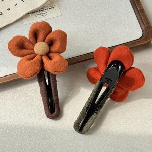 Pluche bloem haarspeld, schattige stoffen haarclip voor vrouwen en meisjes, stijlvol haaraccessoire.
