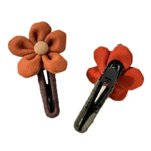 Leuke pluche bloem haarspelden voor vrouwen, elegante stoffen eendebek haarspeldjes styling.
