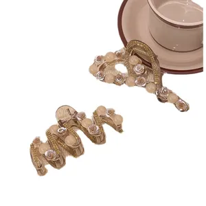 Elegant pearl rhinestone hair claw clip large shark clip for thick hair stylish hair accessory