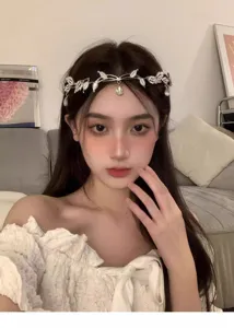 Stunning crystal leaf headband bridal forehead jewelry fairy princess hair accessory for women.