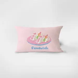 Primer plano de cojín de terciopelo rosa con bonita ilustración detallada de sándwich.