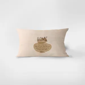 Gros plan détaillé du coussin lombaire rectangulaire style Wabi-Sabi avec texte abstrait.