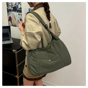 Large capacity casual shoulder bag, stylish green crossbody tote for women daily use.