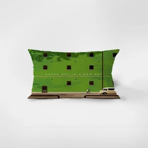 Vista dettagliata del cuscino decorativo verde e rettangolare con una bella stampa di citazione.