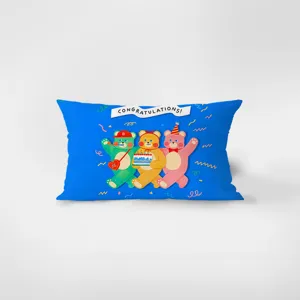 Joli coussin rectangulaire en flanelle colorée avec un charmant imprimé d'ours pour la décoration de canapé.
