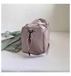 Large capacity solid color travel duffel bag for women, stylish shoulder bag for gym and fitness.