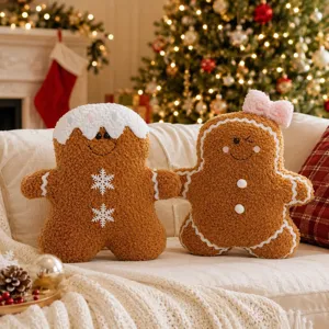 Süße Weihnachtsstollen Plüschkissen Set für gemütliche Sofa Deko und festliche Feiertage zuhause.
