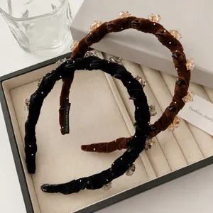 Elegant velvet crystal hairband with teeth anti-slip women fashion hair accessories main view