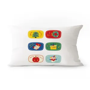 Coussin rectangulaire de Noel avec des illustrations festives pour le canape et le lit.
