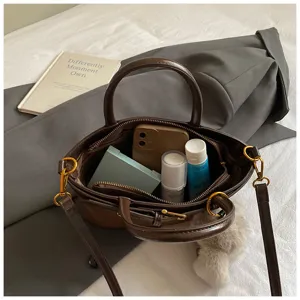 Borsa a mano marrone in pelle PU stile coreano con tracolla e grande spazio interno capiente.