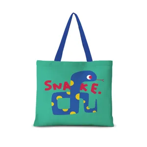 Sac cabas en toile verte avec illustration de serpent bleu et lettrage rouge détail.
